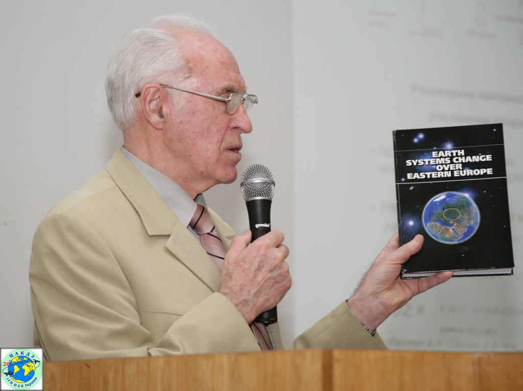 Доповідь директора Центру академіка В.І.Лялька